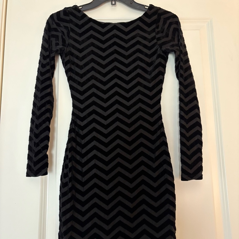 Soprano Black Velvet Long Sleeve Dress - Size XS - Picture 3 of 7